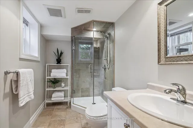 Additional image 24 of 466 Holtby Ave