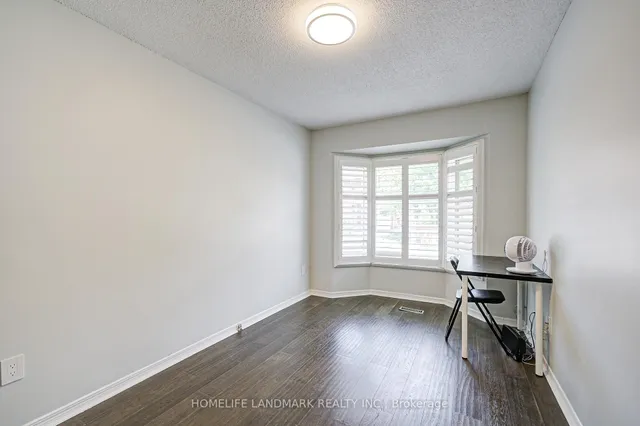 Additional image 21 of 2006 Glenada Cres Unit 27