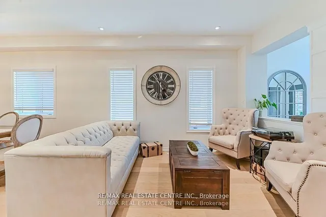 Additional image 8 of 2498 Longridge Cres