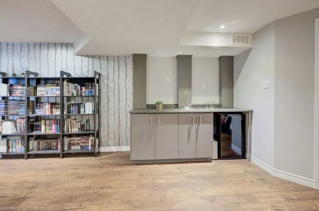 房产图片 28 - 33 Manitoulin Cres