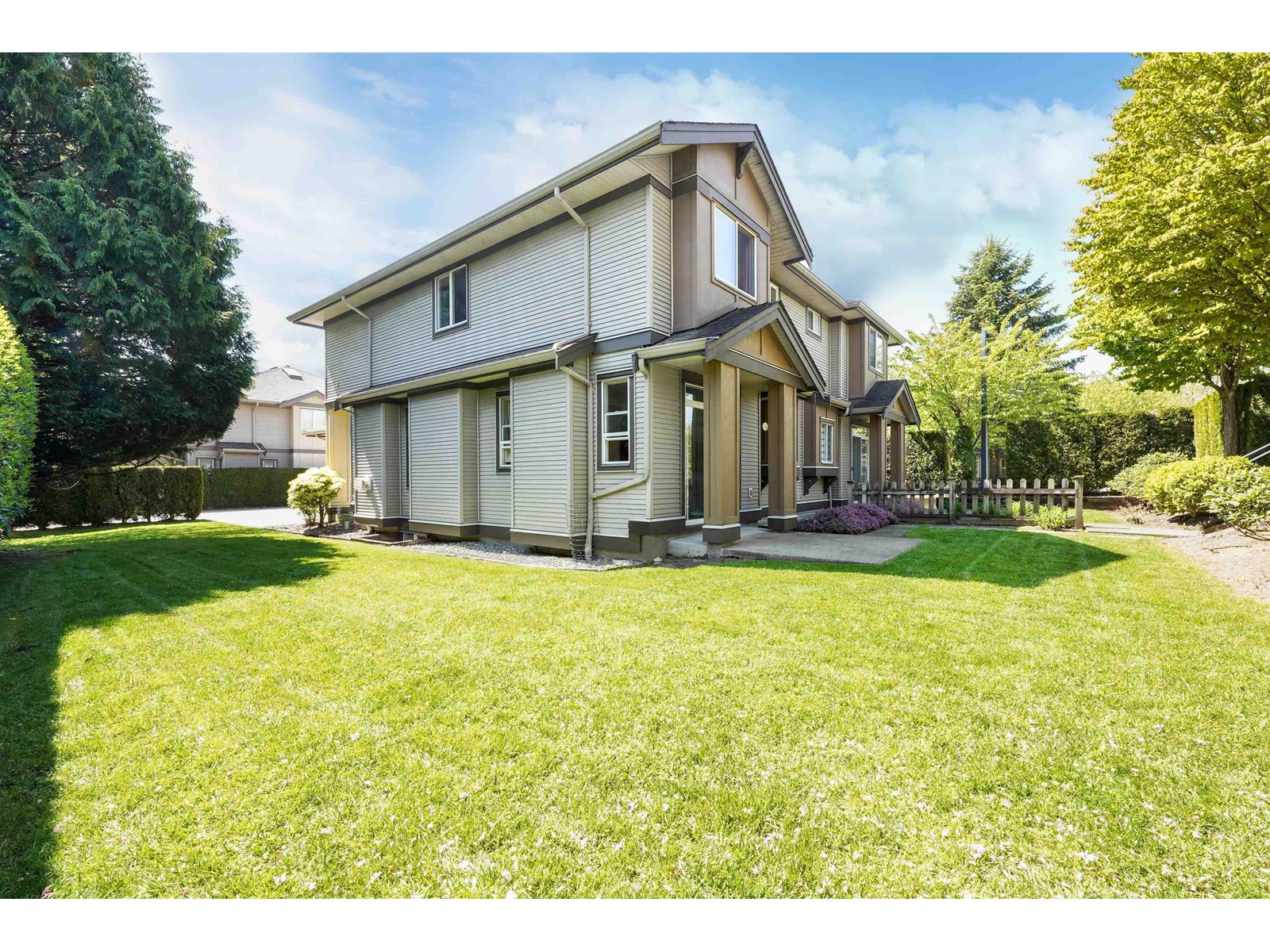 53 15168 66A AVENUE|Surrey, British Columbia V3W1X2