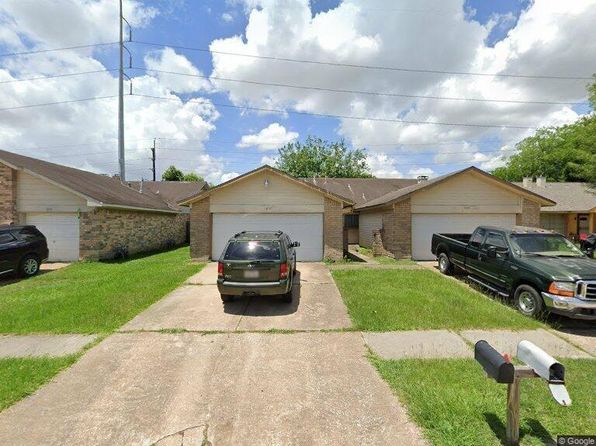 10143 Inwood Hollow Ln, Houston, TX 77088