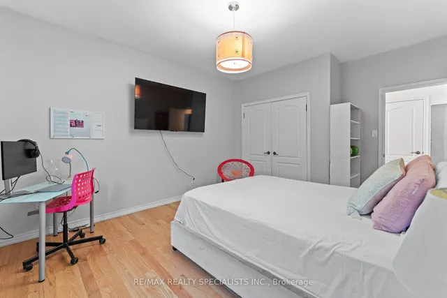 Additional image 36 of 6 Islington Dr