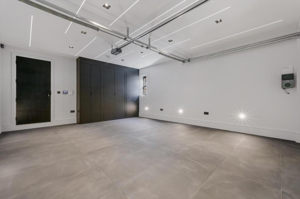 Additional image 22 of Brookmans Avenue, Brookmans Park, Hatfield, Hertfordshire, AL9