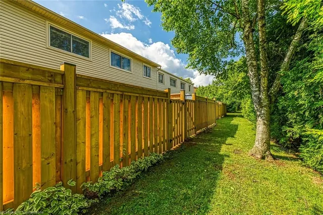 Additional image 40 of 1550 Newlands Cres Unit 11