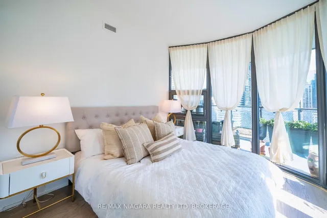 Additional image 25 of 11 Wellesley St Unit 1105