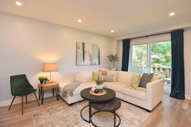 Additional image 12 of 459 Woodview Rd Unit 4