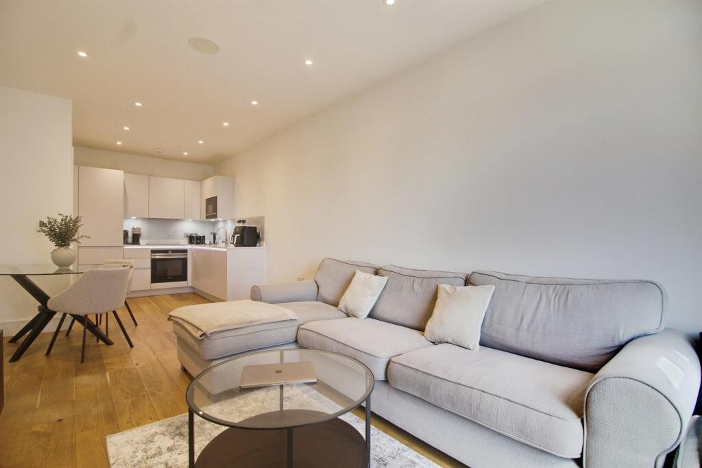 Additional image 4 of Broadwater Road, Welwyn Garden City