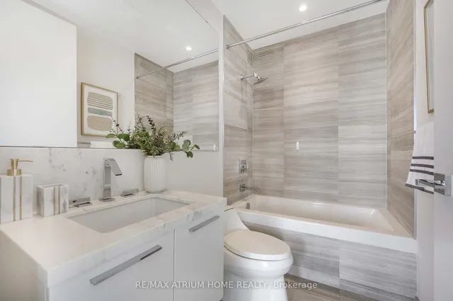 Additional image 25 of 42 Charles St Unit PH 5305