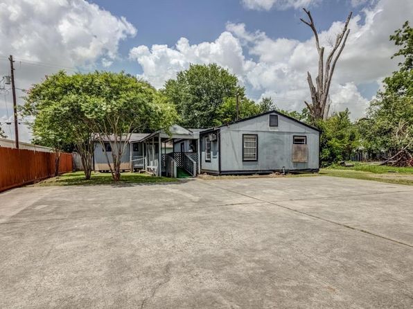 1028 N Victory Dr, Houston, TX 77088