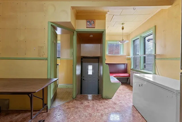 Additional image 28 of 102 Kalmar Ave