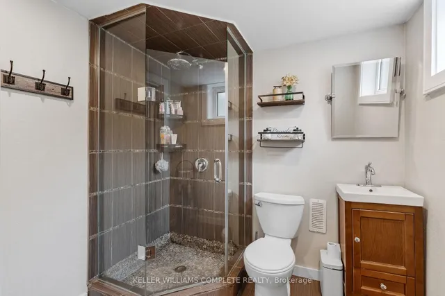 Additional image 34 of 423 QUEEN VICTORIA Dr