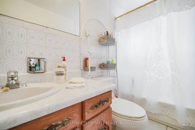 Additional image 31 of 12 Earlscourt Ave