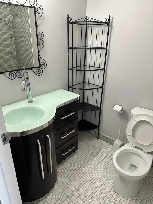 Additional image 12 of 914 Yonge St Unit 1212