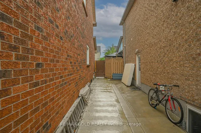 Additional image 48 of 51 Rocky Mountain Cres
