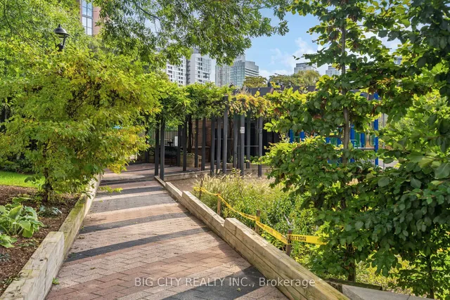 Additional image 23 of 570 Wellington St Unit 12B