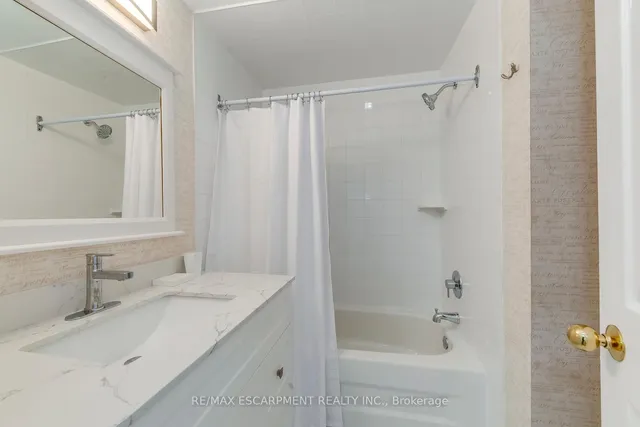 Additional image 28 of 1270 Gainsborough Dr Unit 4