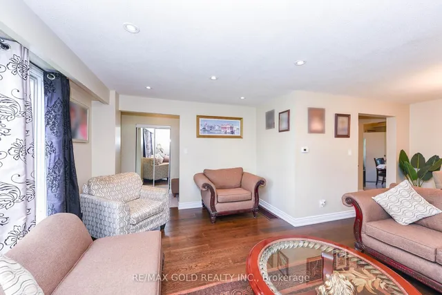 Additional image 6 of 3507 Laddie Cres
