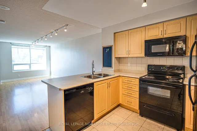 212 Eglinton Ave Unit 402