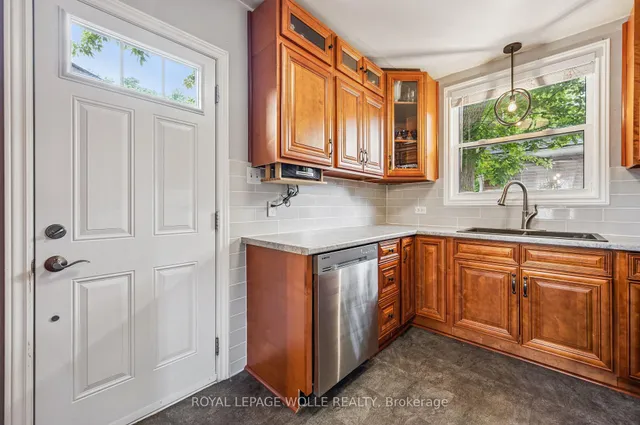 Additional image 11 of 854 Guelph St