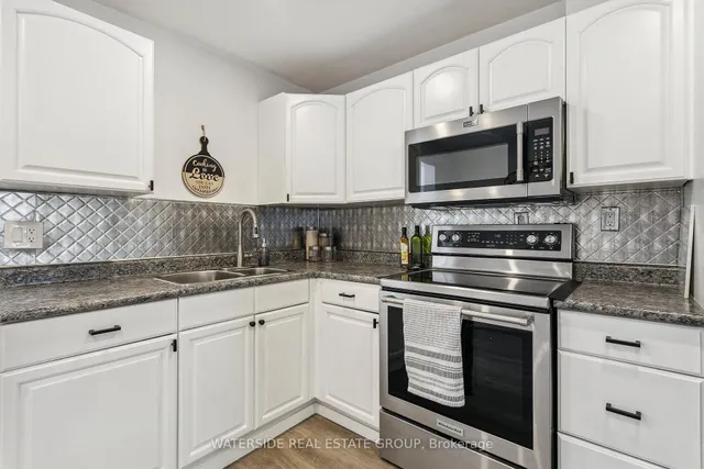Additional image 18 of 276 Normanhurst Ave