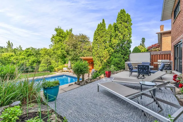 Additional image 38 of 53 Decarie Circ