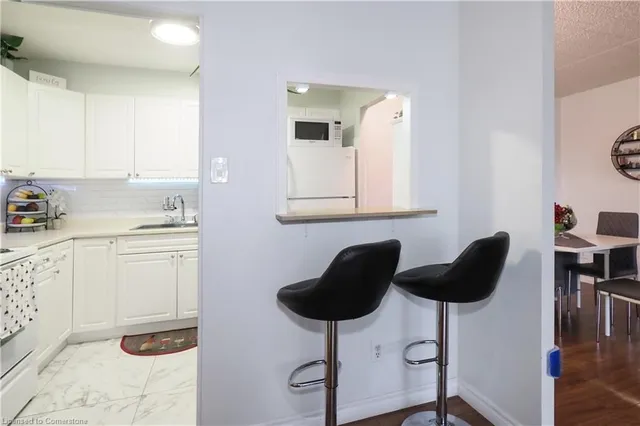 Additional image 15 of 6 Walton Ave Unit 206