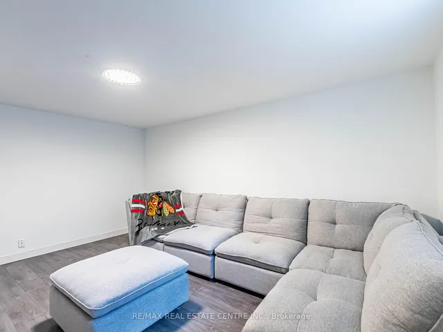 Additional image 42 of 52 Mozart Cres