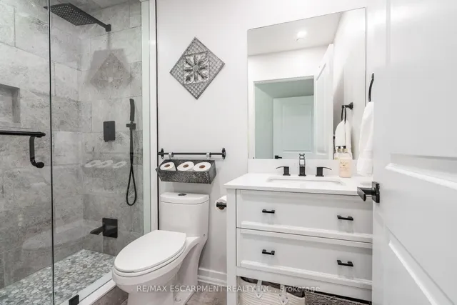 房产图片 18 - 125 Shoreview Pl 单元422