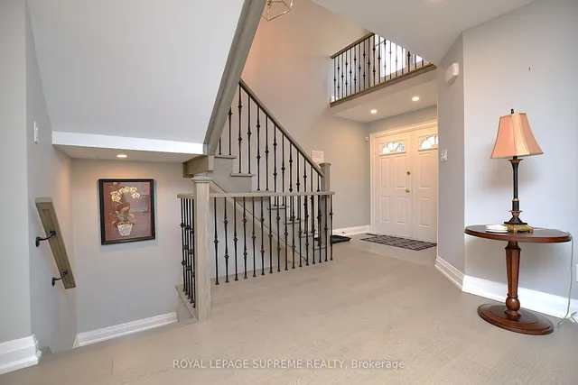 房产图片 3 - 514 Petawawa Cres