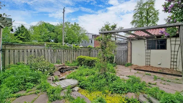 Additional image 40 of 108 Eaton Ave