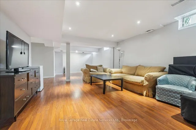 房产图片 35 - 64 Newport Cres