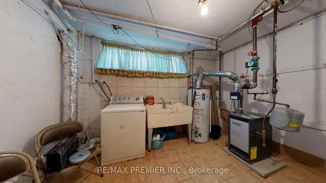 Additional image 38 of 574 Queens Dr