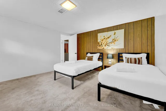 Additional image 32 of 237 Albion Ave