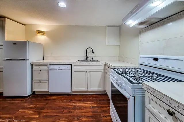 Additional image 7 of 35 Cloke Crt