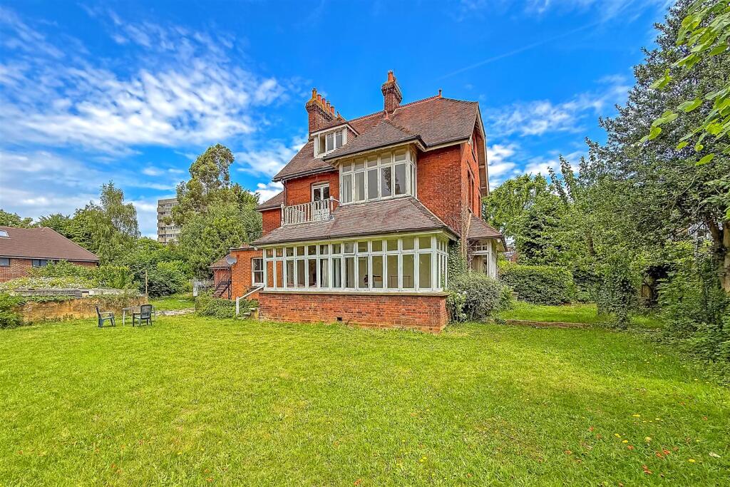 Additional image 22 of Ridgmont Road, St Albans