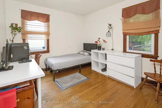 Additional image 19 of 676 Upper Wentworth St