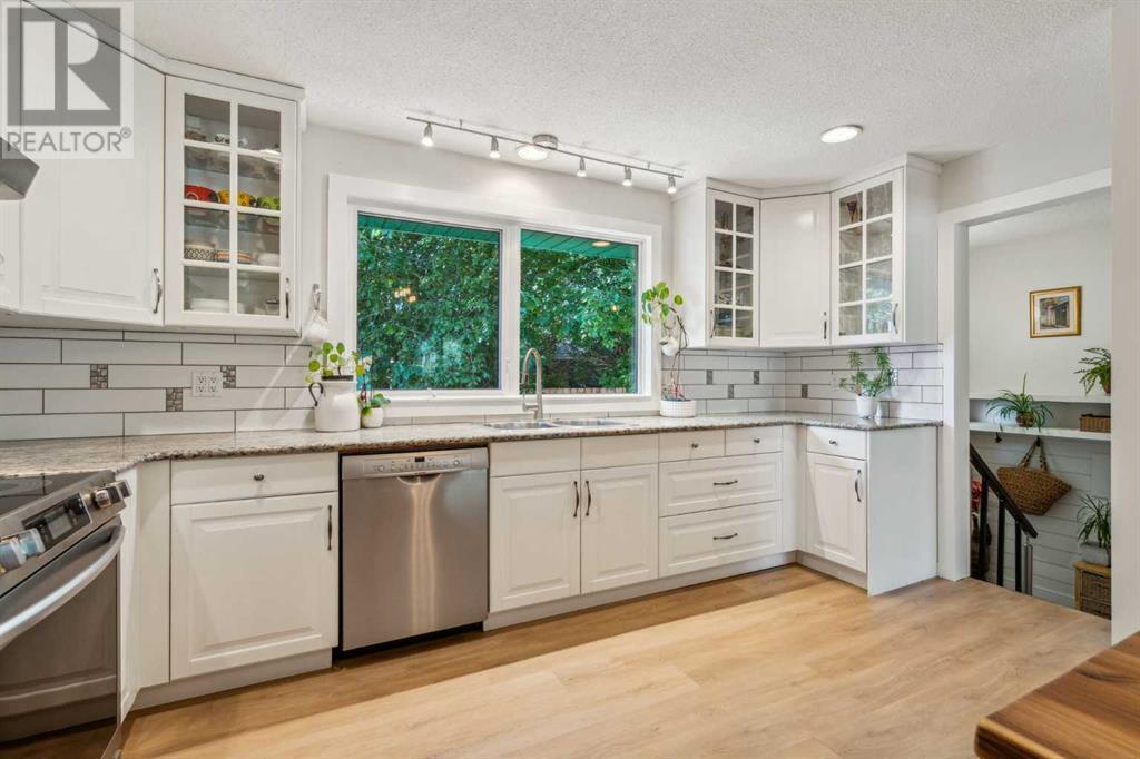 343 Canterbury Drive SW|Calgary, Alberta T2W1H8