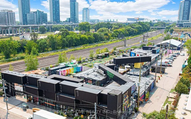 Additional image 17 of 27 Bathurst St Unit 617