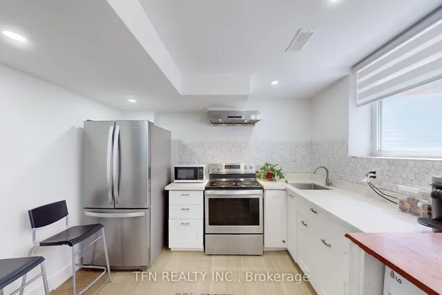 Additional image 33 of 851 Clemens Cres