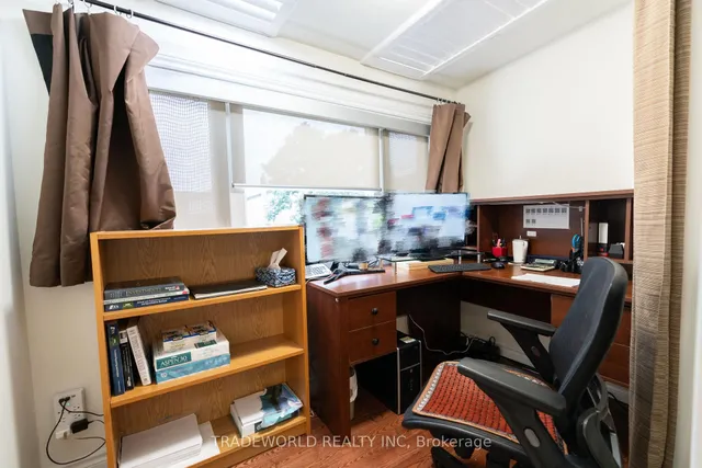 Additional image 26 of 18 Carl Cres