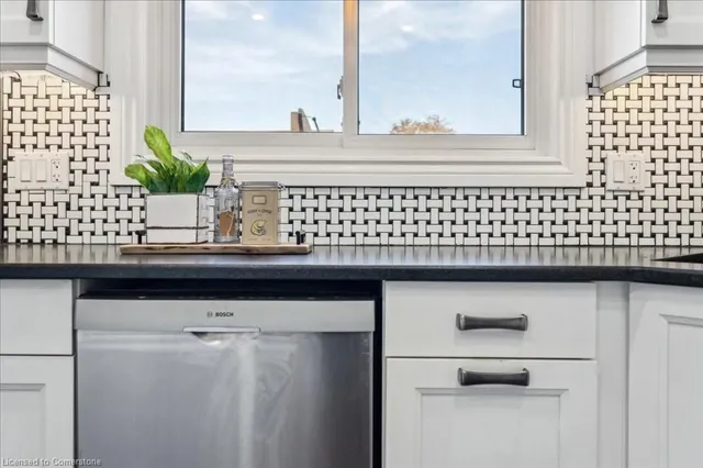 Additional image 16 of 34 Strathcona Cres