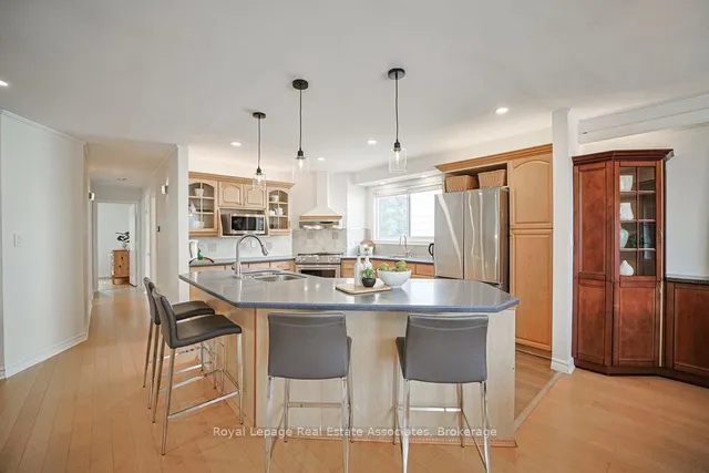 房产图片 7 - 3143 Michael Cres