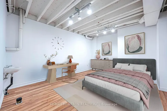 Additional image 17 of 886 Pape Ave