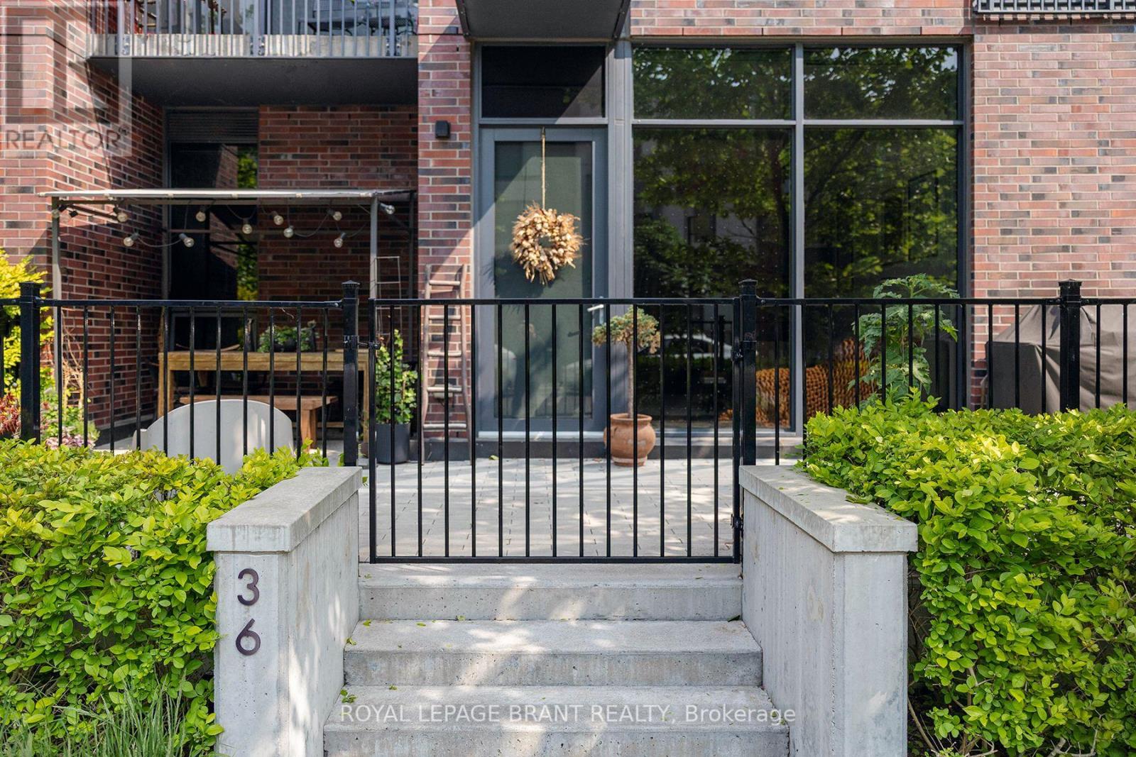 36 WYATT AVENUE|Toronto (Regent Park), Ontario M5A1Y7