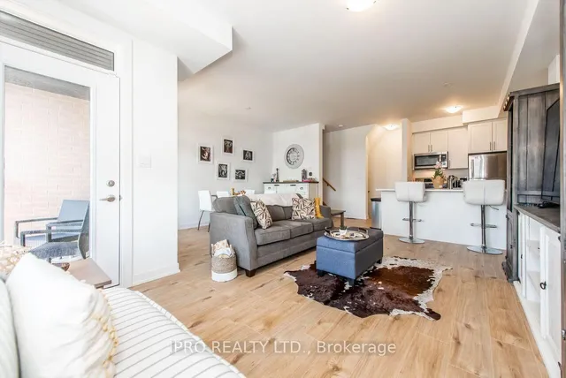 房产图片 11 - 590 North Service Rd 单元46