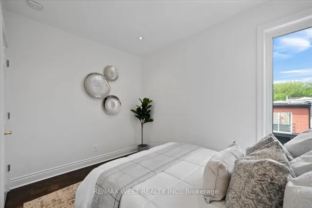 Additional image 21 of 248 1/2 Euclid Ave