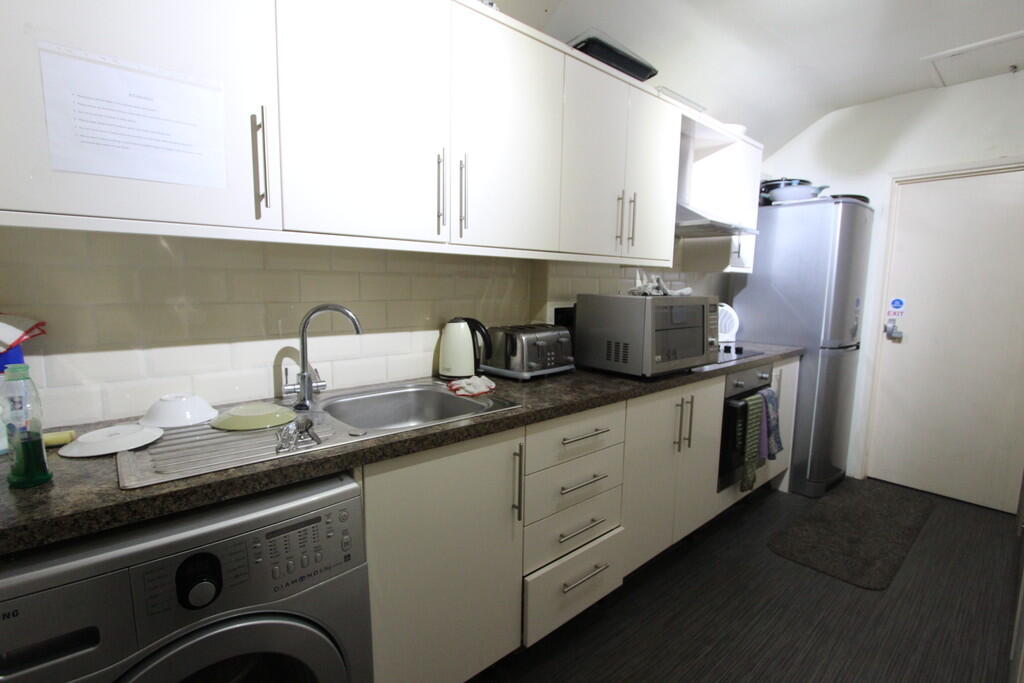 Additional image 3 of Room 4 , 44 Holly Lane