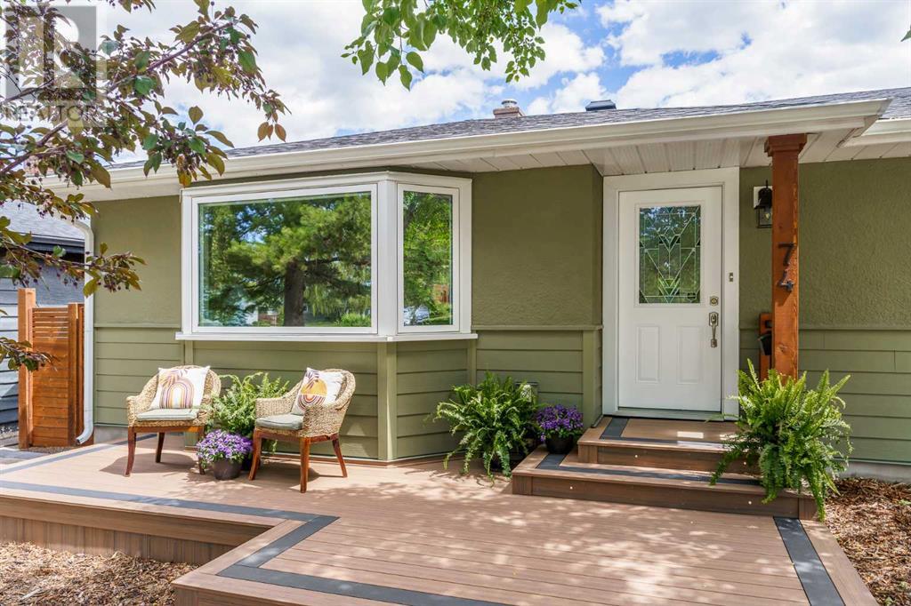 74 Hallbrook Place SW|Calgary, Alberta T2V3H9