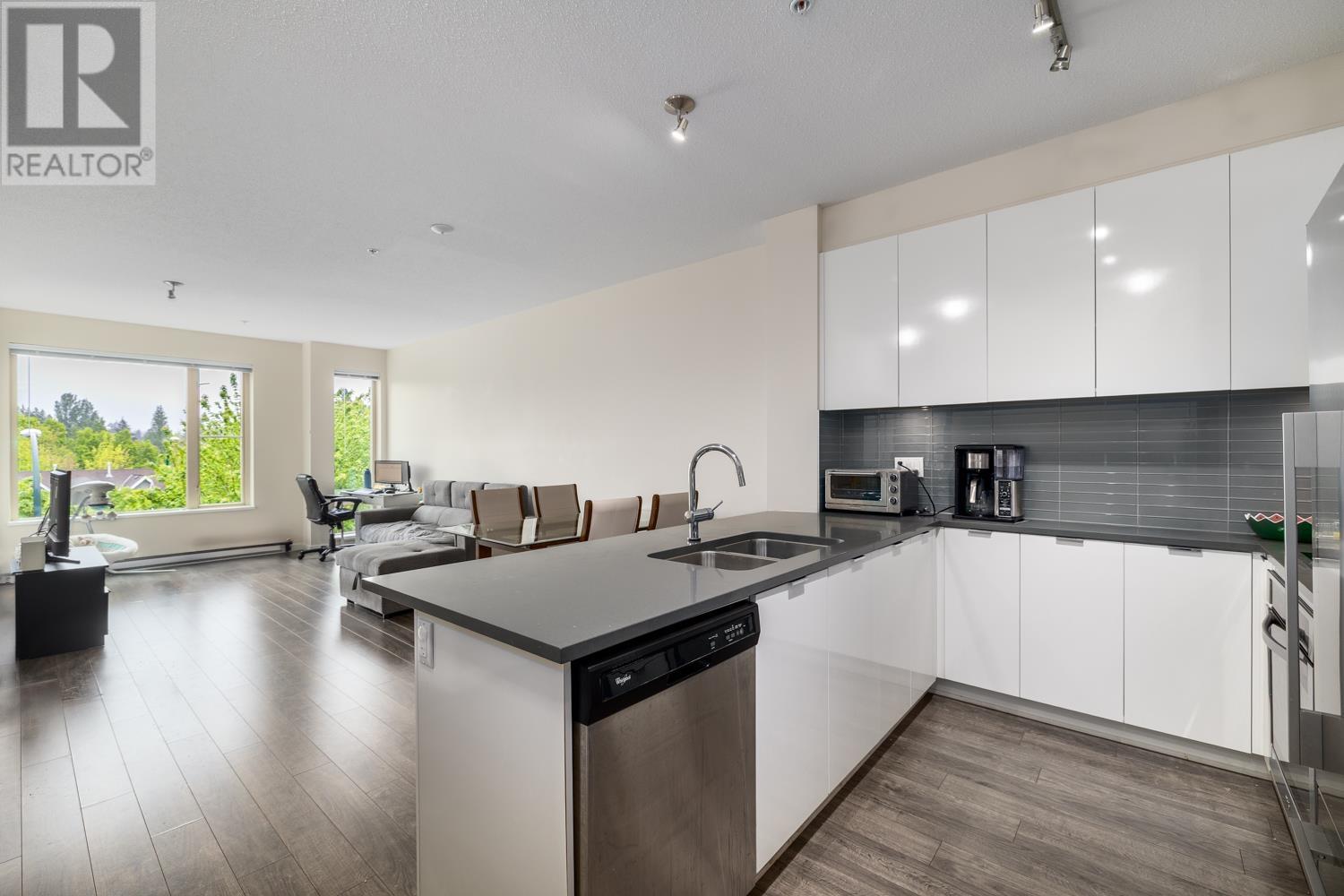 322 2665 MOUNTAIN HIGHWAY|North Vancouver, British Columbia V7J0A8